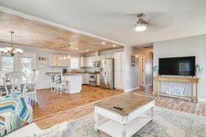 Charming Beaufort Home with Deck and Gas Grill!
